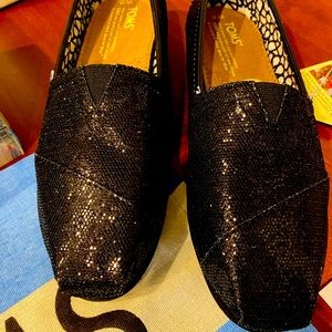 Women’s size 6.5 black glitter Tom’s